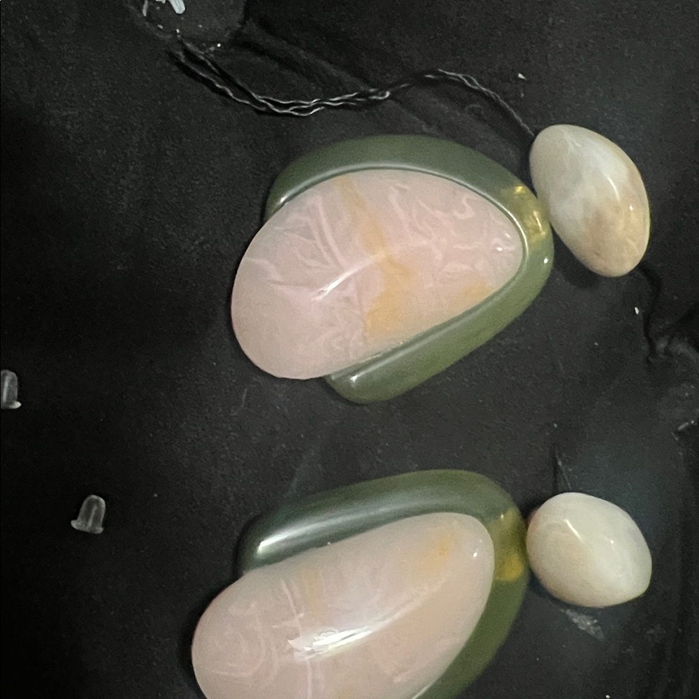 Green and White Resin Drop Earrings - Women Jewelry - Picture 2 of 2